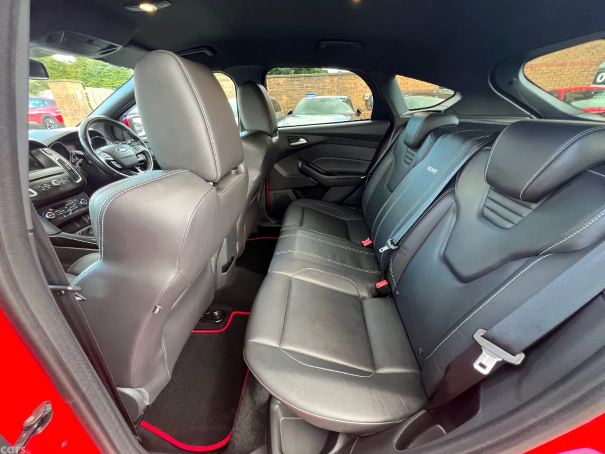 Ford Focus Hatchback, Diesel, 2018, Red