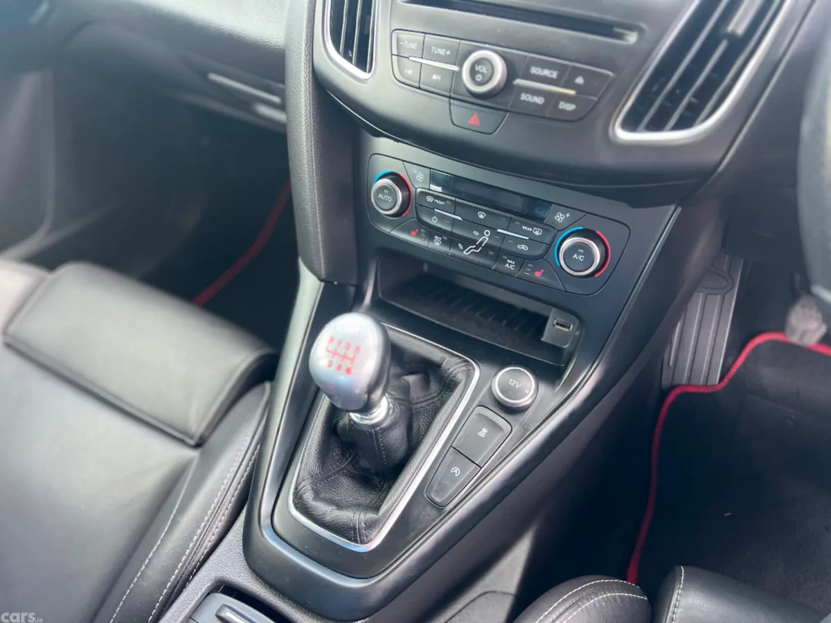 Ford Focus Hatchback, Diesel, 2018, Red
