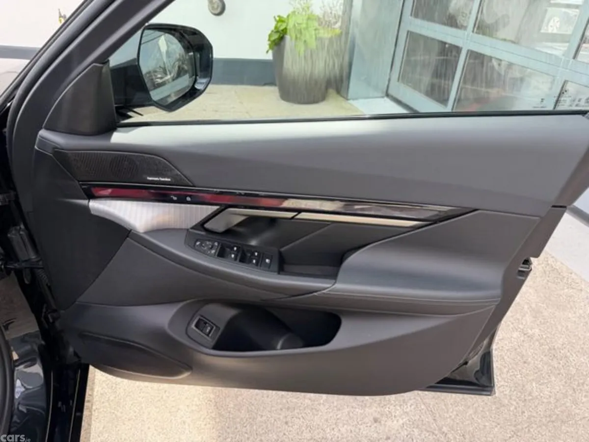 BMW 5-Series Saloon, Petrol Plug-in Hybrid, 2024, Black