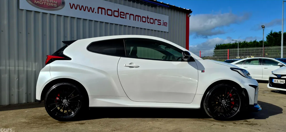 Toyota Yaris Hatchback, Petrol, 2021, White