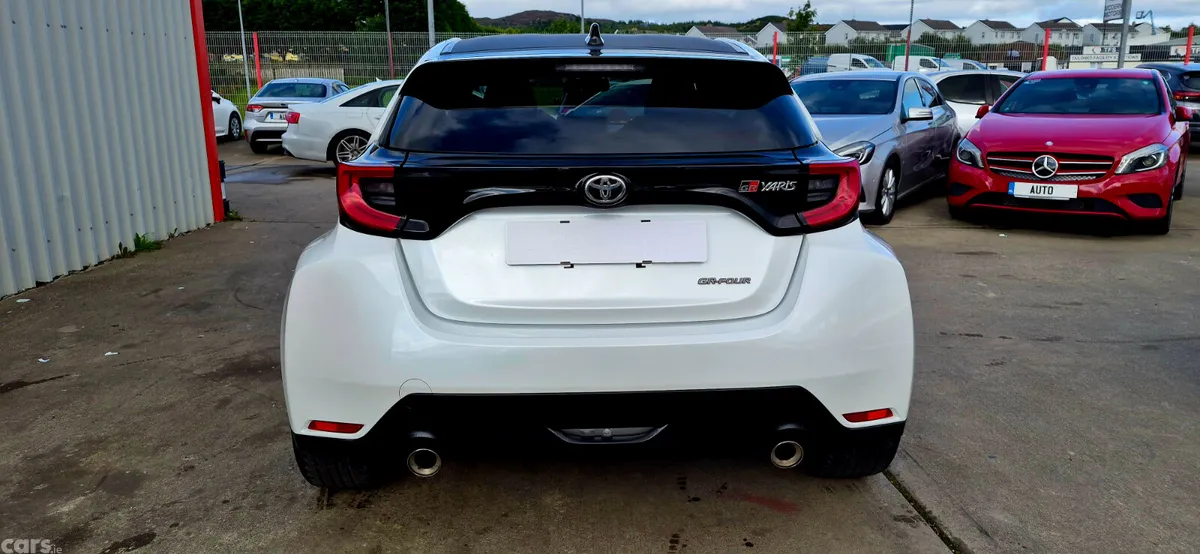 Toyota Yaris Hatchback, Petrol, 2021, White