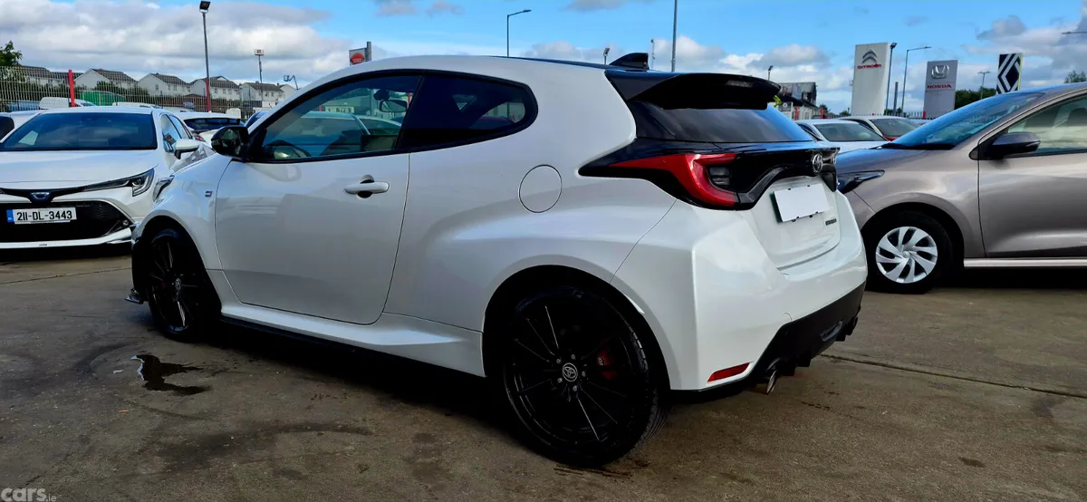 Toyota Yaris Hatchback, Petrol, 2021, White