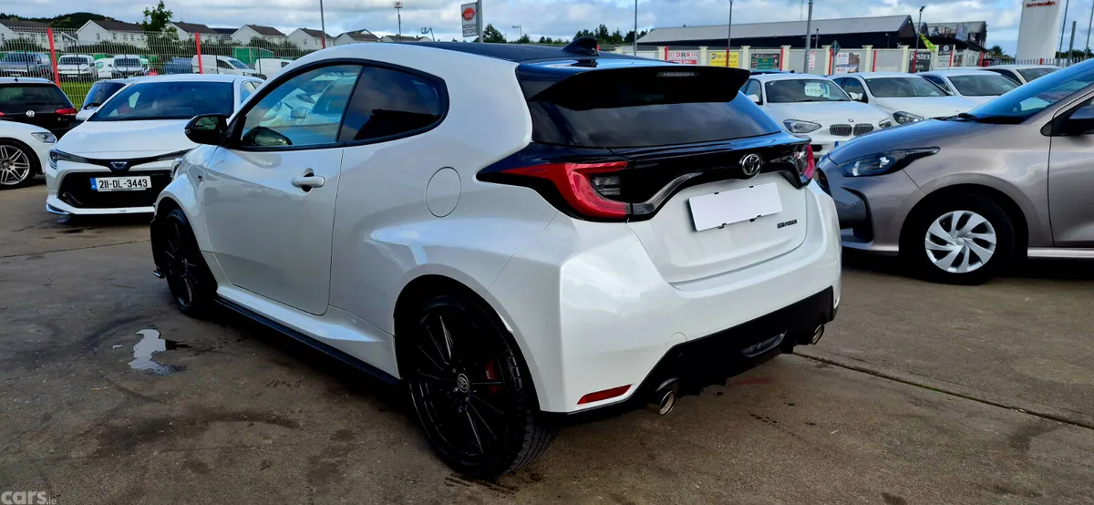 Toyota Yaris Hatchback, Petrol, 2021, White