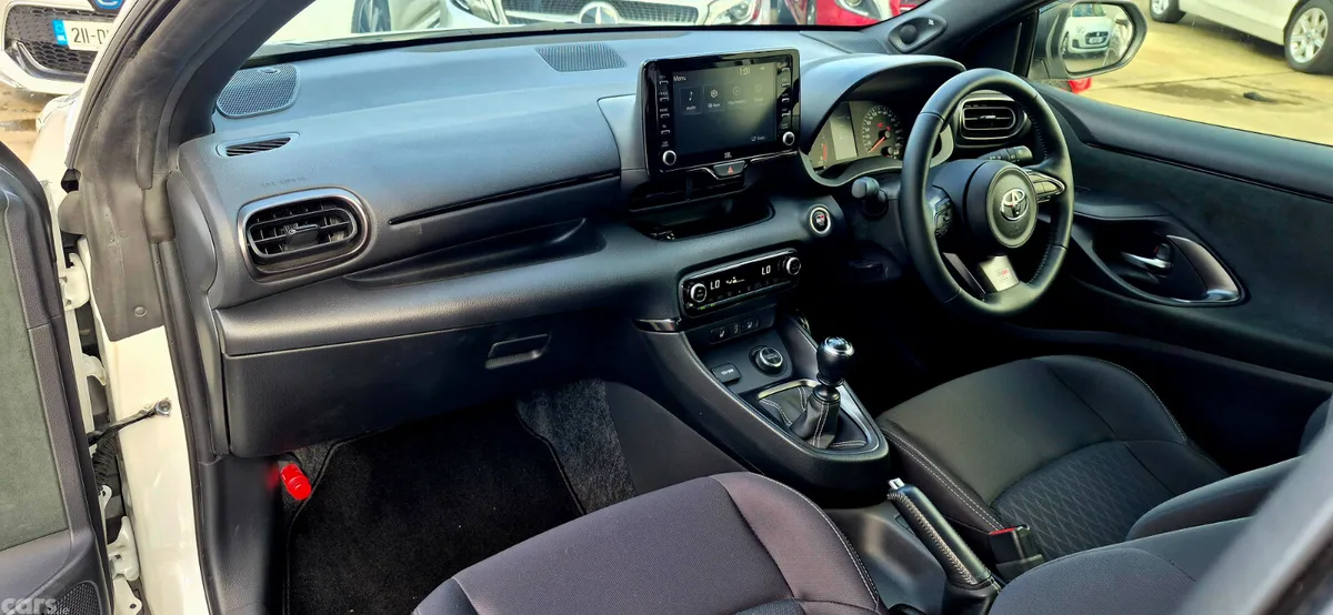 Toyota Yaris Hatchback, Petrol, 2021, White