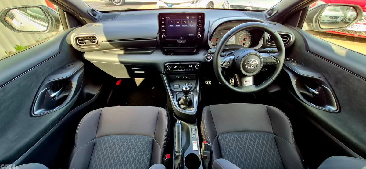 Toyota Yaris Hatchback, Petrol, 2021, White