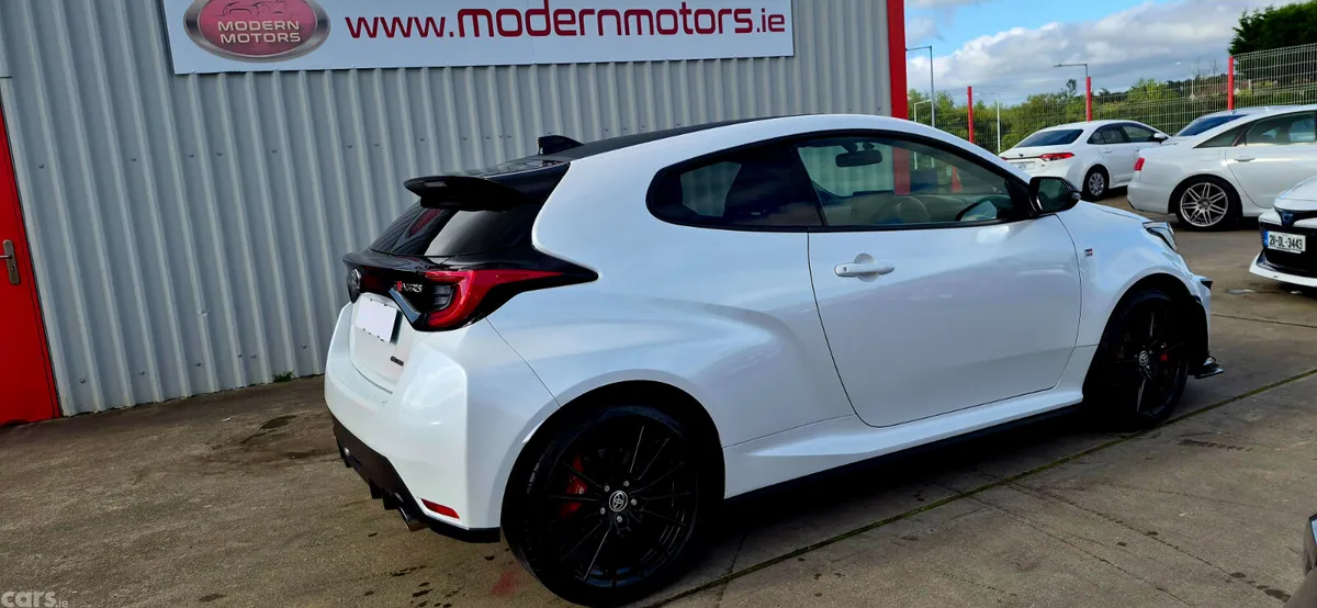 Toyota Yaris Hatchback, Petrol, 2021, White