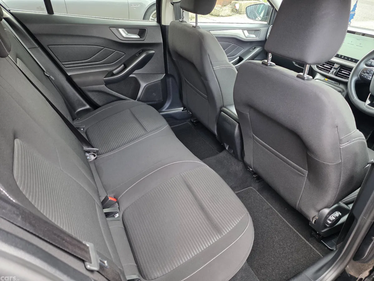Ford Focus Hatchback, Petrol, 2023, Black