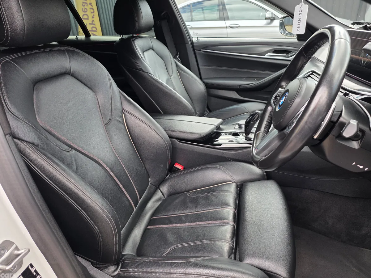 BMW 5-Series Estate/Jeep, Petrol Plug-in Hybrid, 2023, White