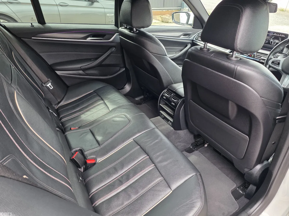BMW 5-Series Estate/Jeep, Petrol Plug-in Hybrid, 2023, White