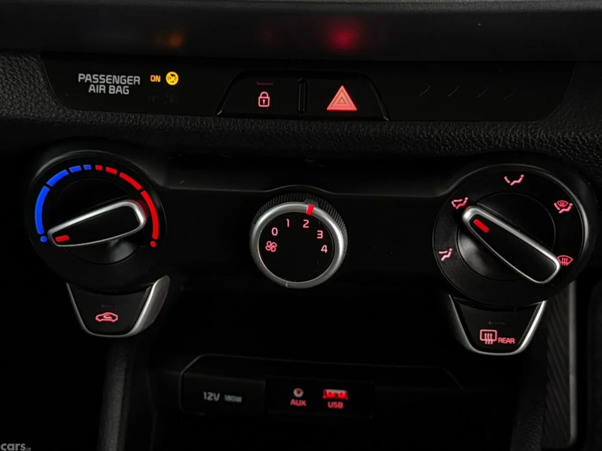 Kia Stonic Hatchback, Petrol, 2019, Grey