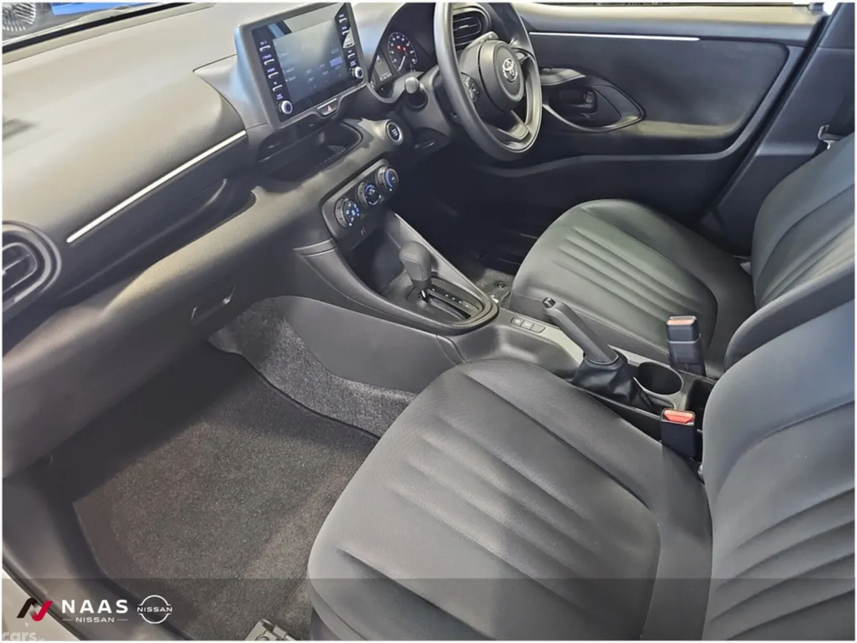 Toyota Yaris Hatchback, Petrol, 2023, White