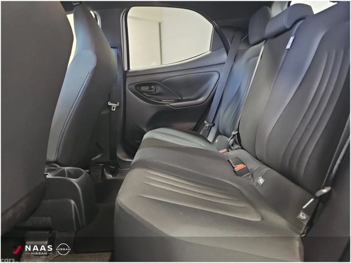 Toyota Yaris Hatchback, Petrol, 2023, White