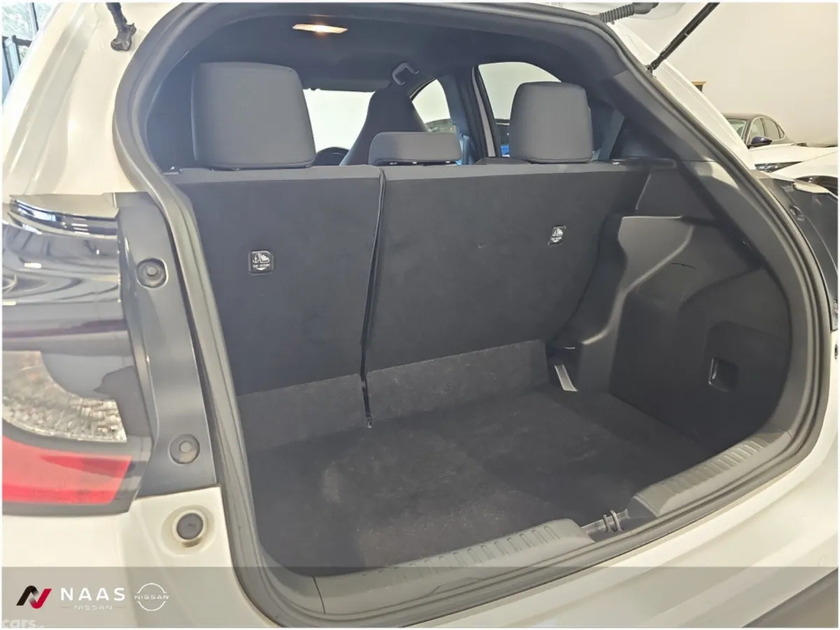 Toyota Yaris Hatchback, Petrol, 2023, White