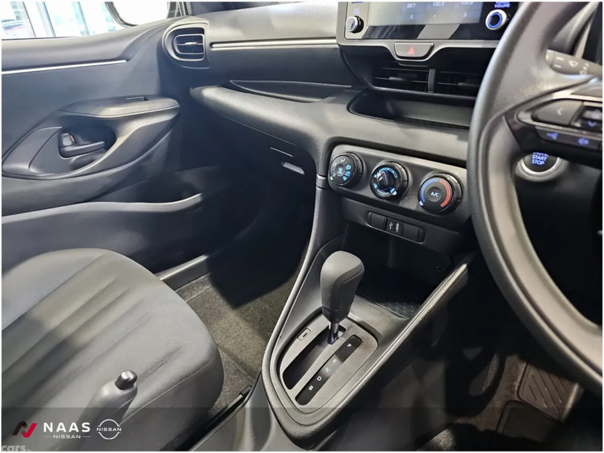 Toyota Yaris Hatchback, Petrol, 2023, White
