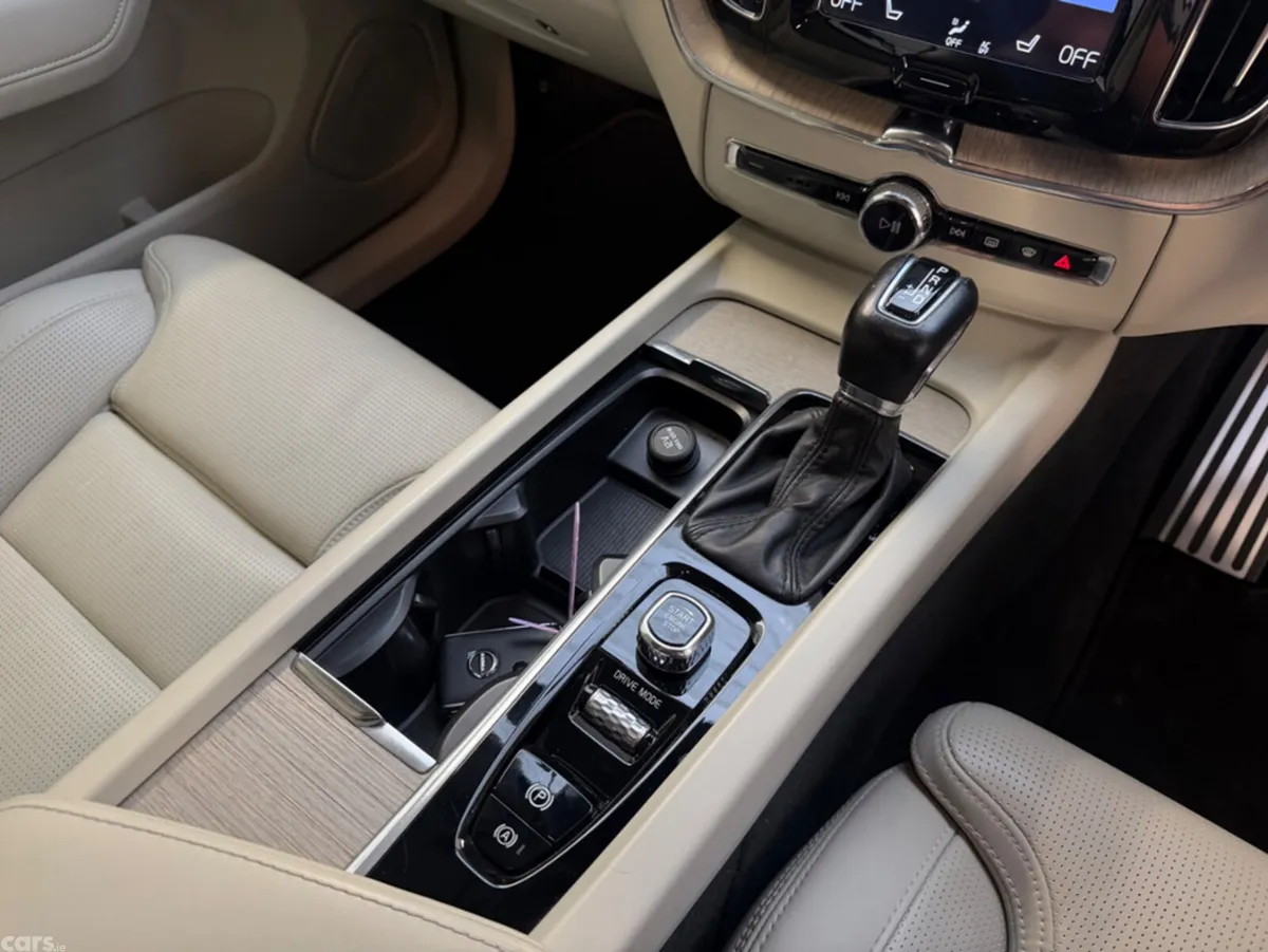 Volvo XC60 SUV, Diesel, 2020, White