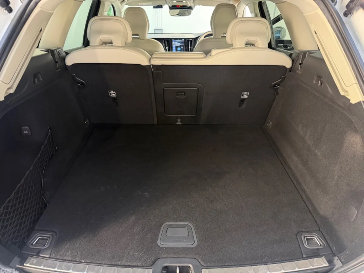 Volvo XC60 SUV, Diesel, 2020, White