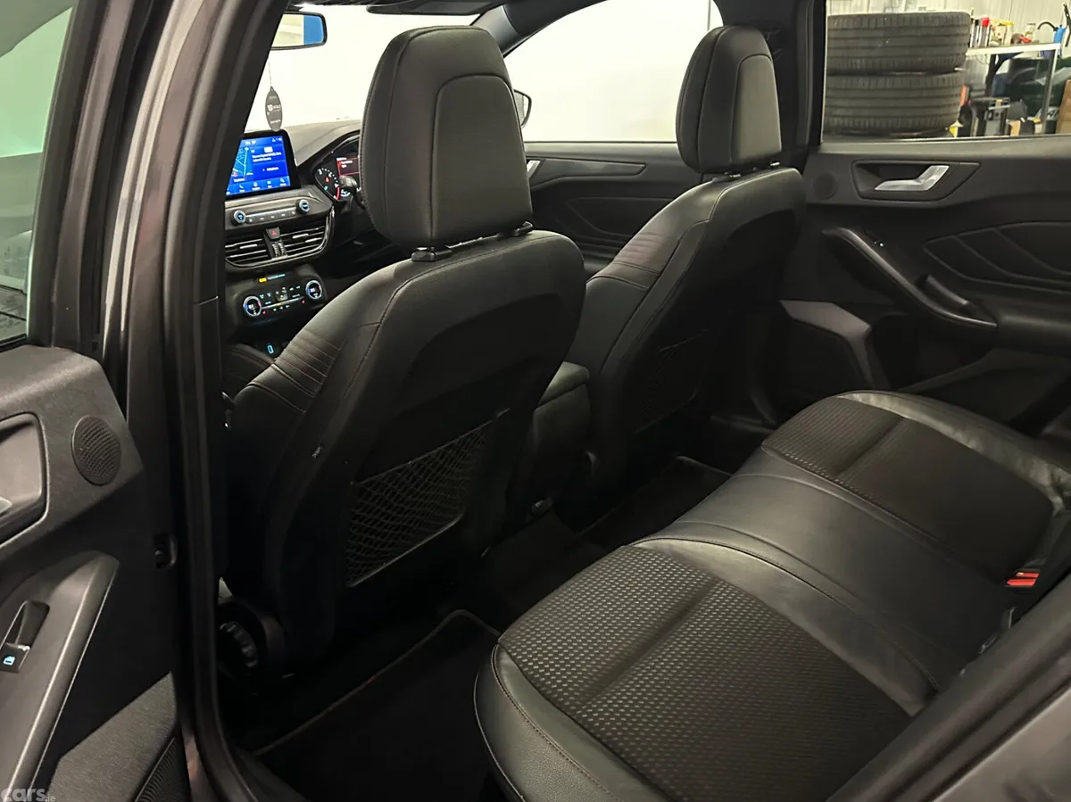 Ford Focus Hatchback, Diesel, 2020, Grey