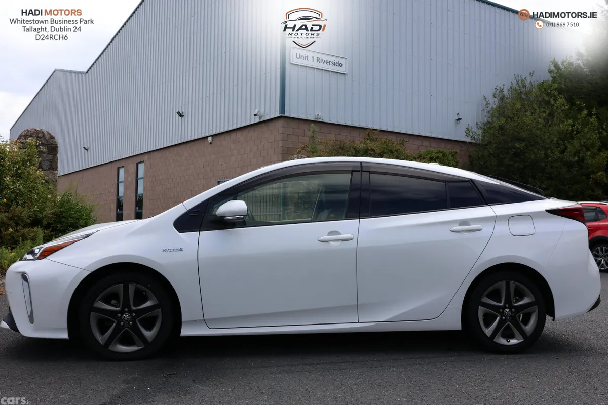 Toyota Prius Saloon, Petrol Hybrid, 2019, White