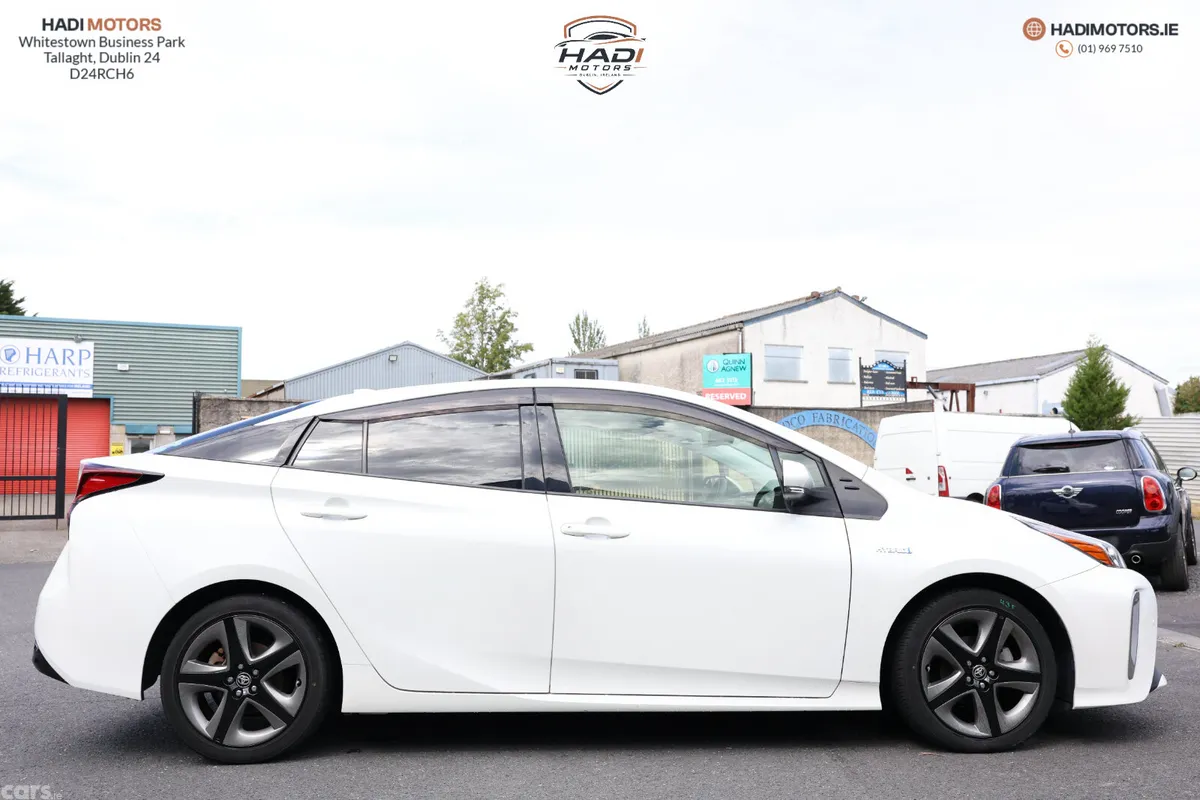 Toyota Prius Saloon, Petrol Hybrid, 2019, White