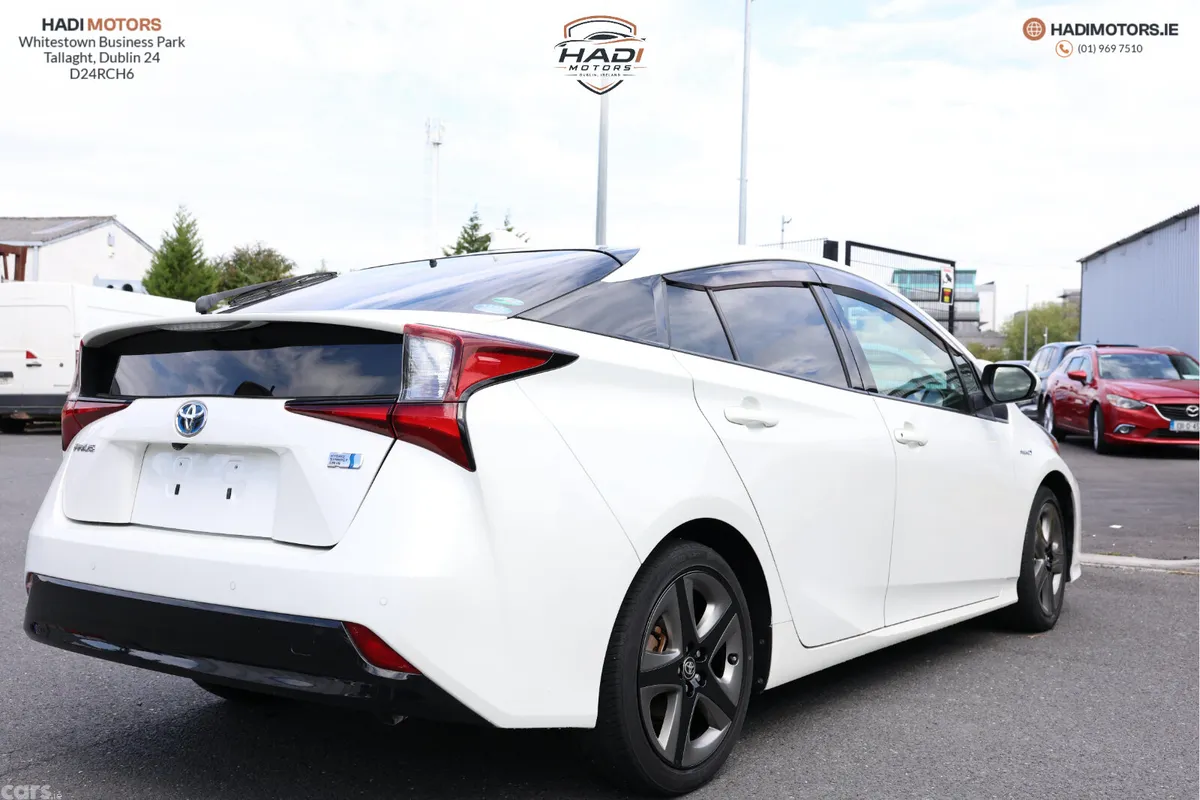 Toyota Prius Saloon, Petrol Hybrid, 2019, White