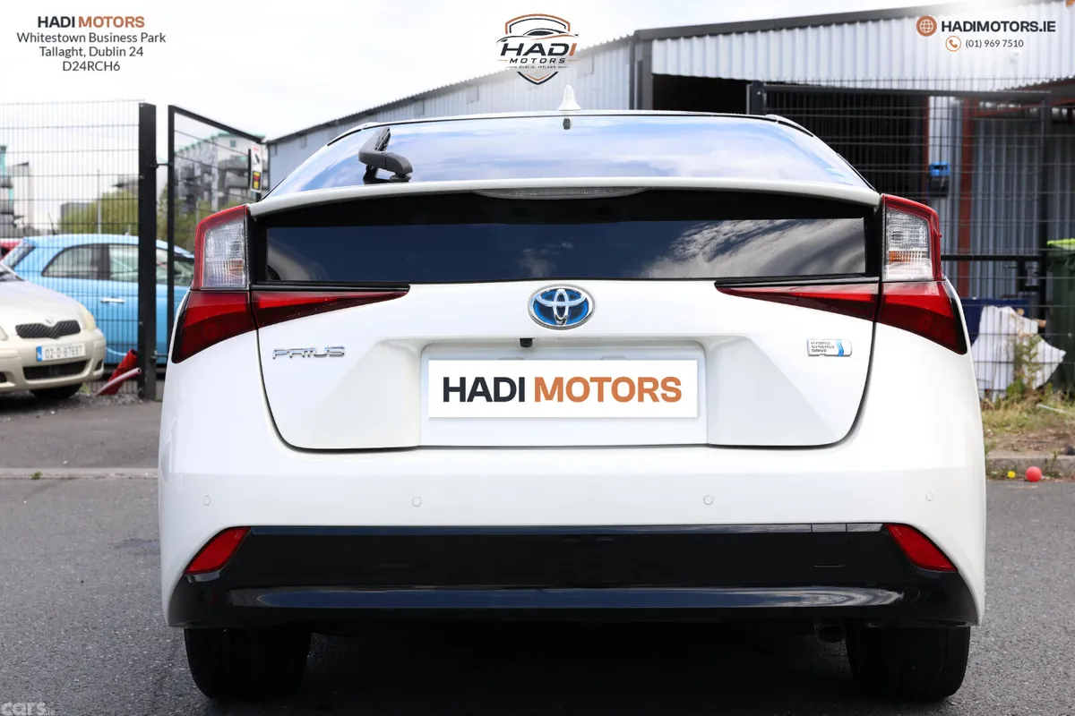 Toyota Prius Saloon, Petrol Hybrid, 2019, White