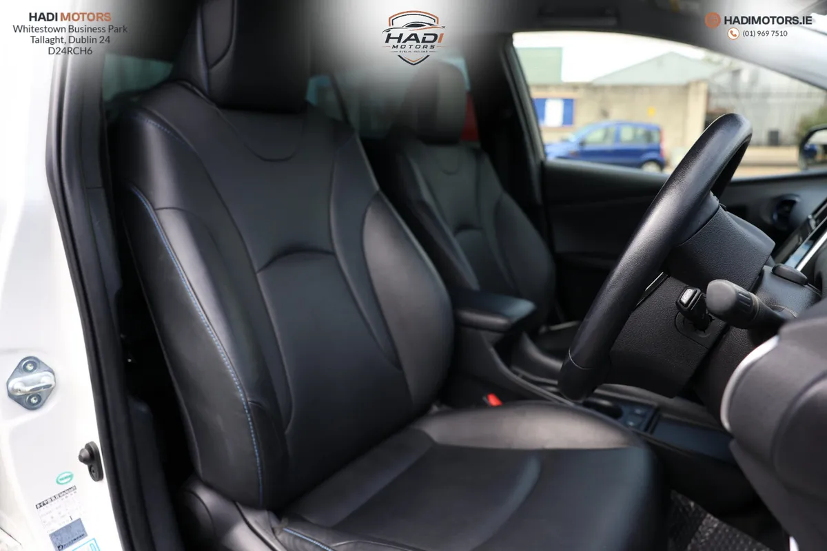 Toyota Prius Saloon, Petrol Hybrid, 2019, White