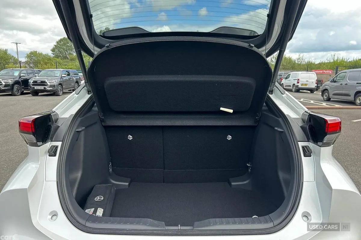 Toyota C-HR SUV, Petrol Hybrid, 2026, White