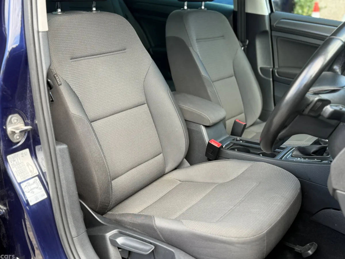 Volkswagen Golf Hatchback, Petrol, 2017, Navy