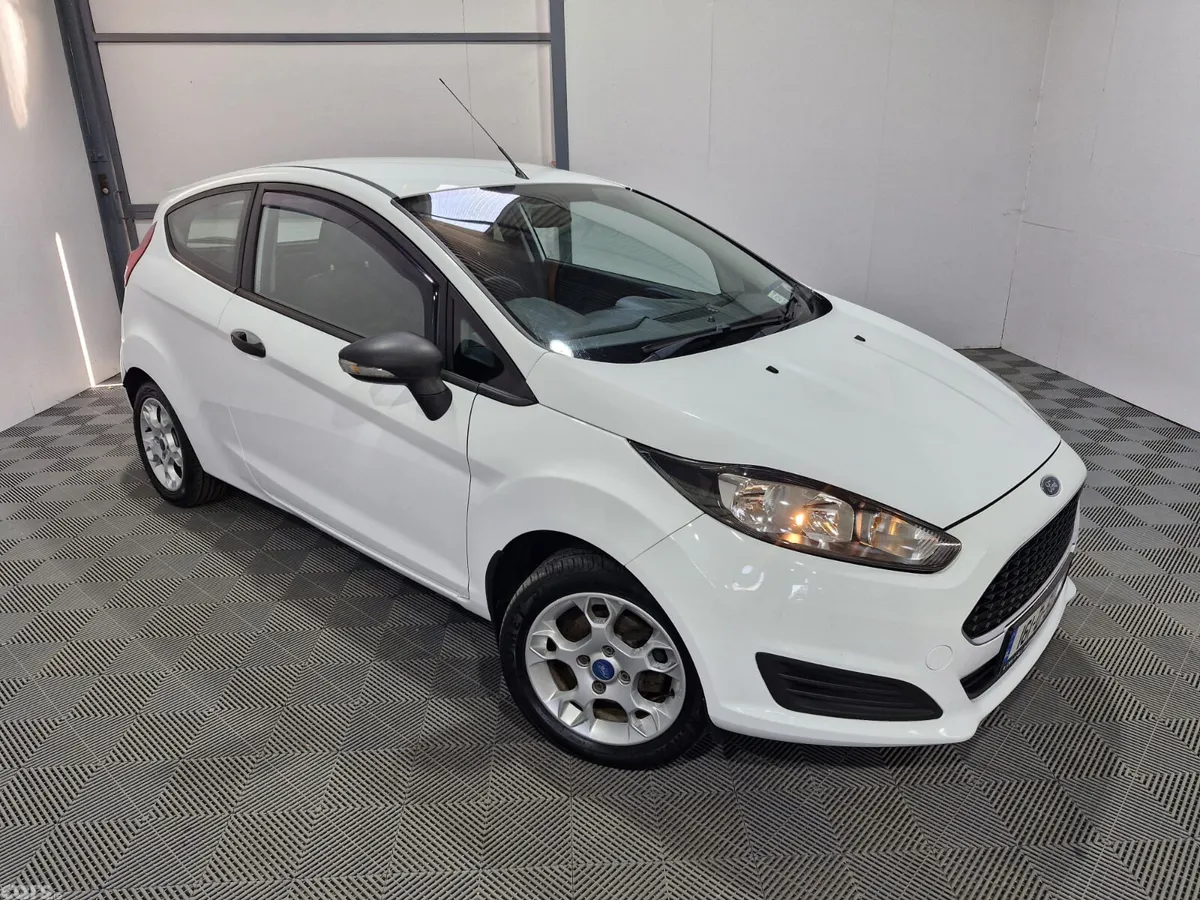 Ford Fiesta Hatchback, Petrol, 2016, White