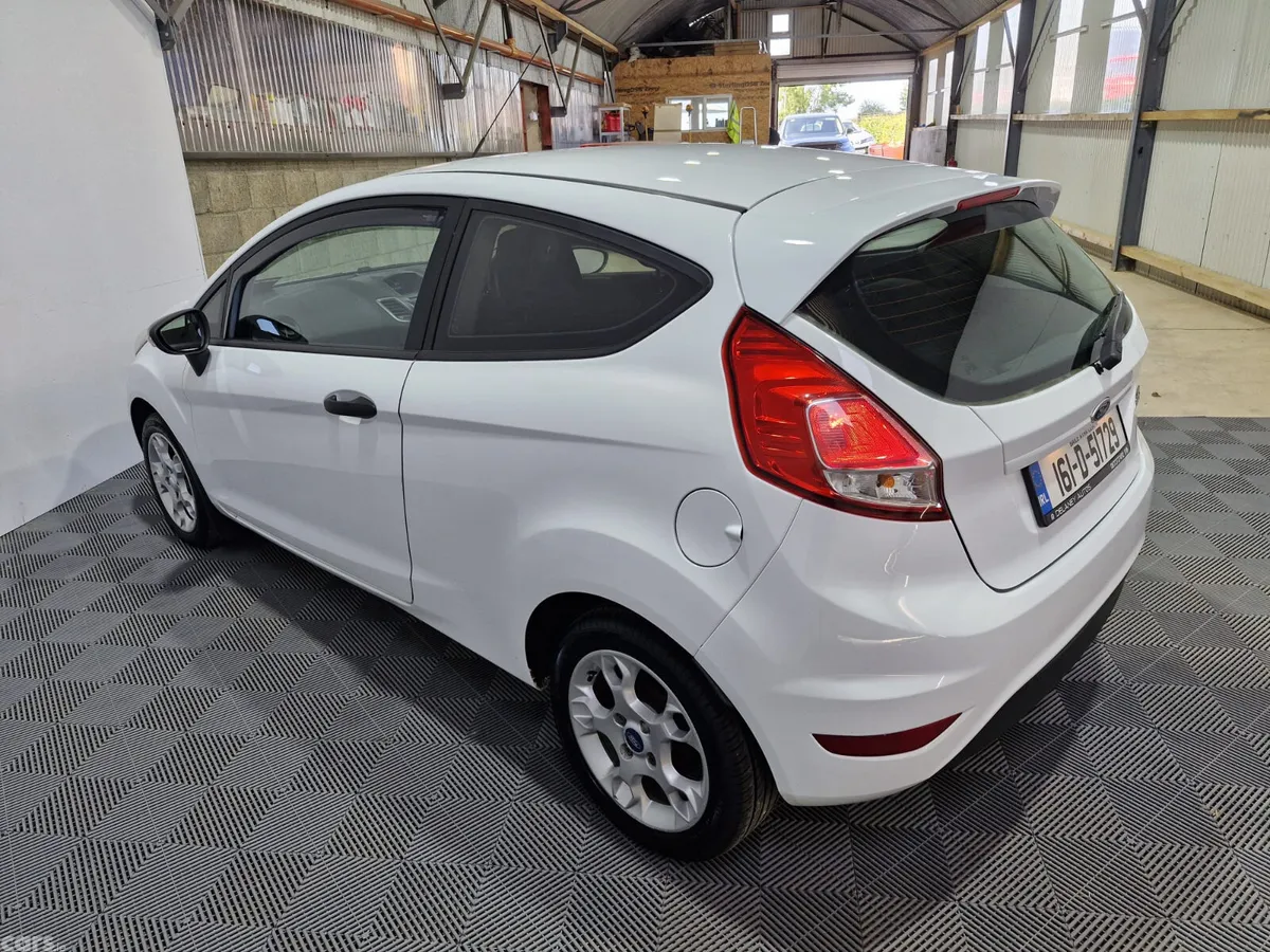 Ford Fiesta Hatchback, Petrol, 2016, White