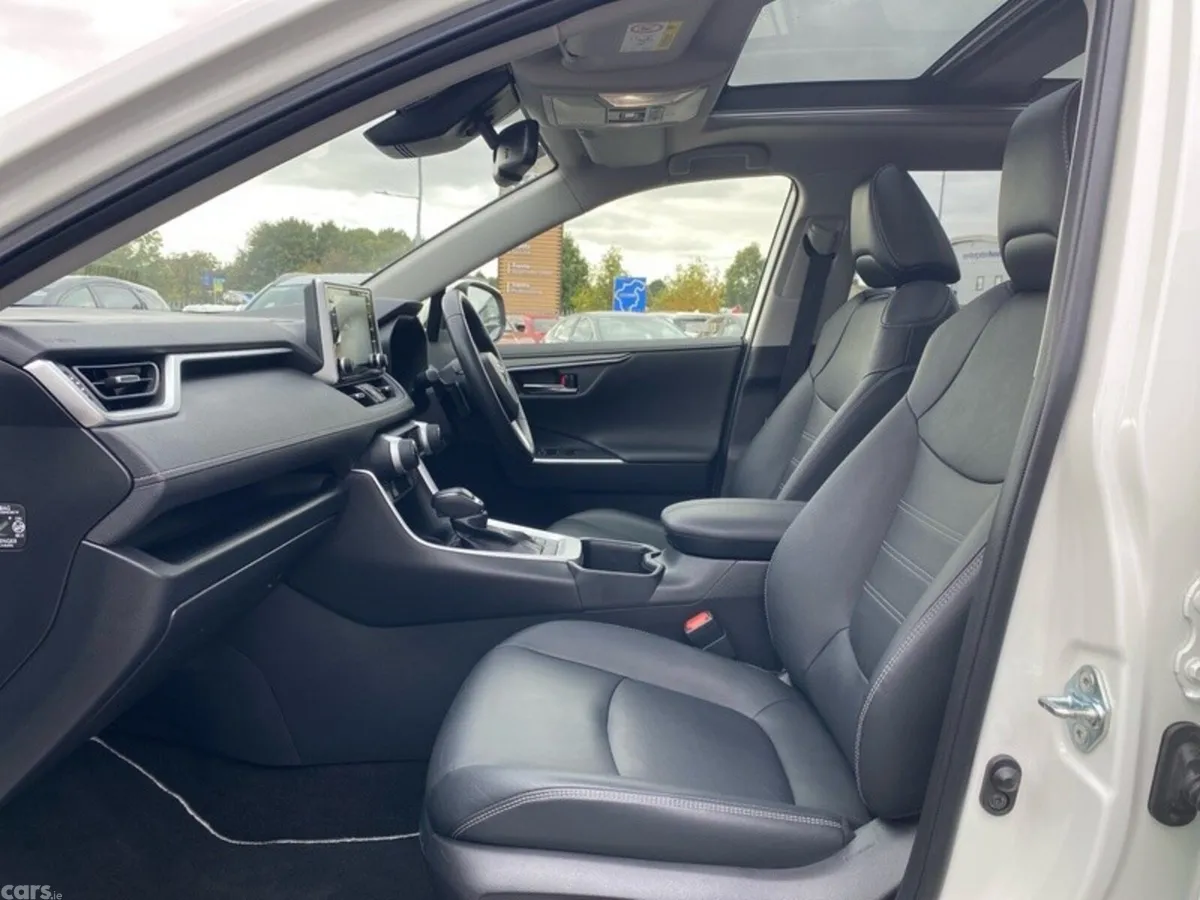 Toyota RAV4 SUV, Petrol Hybrid, 2022, White