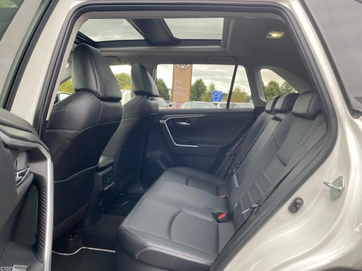 Toyota RAV4 SUV, Petrol Hybrid, 2022, White