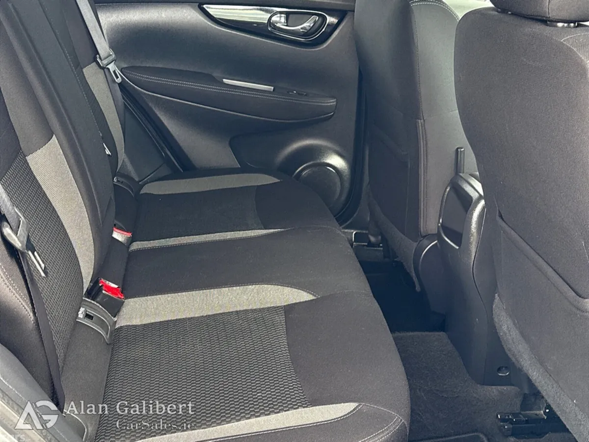 Nissan Qashqai MPV, Petrol, 2017, Grey