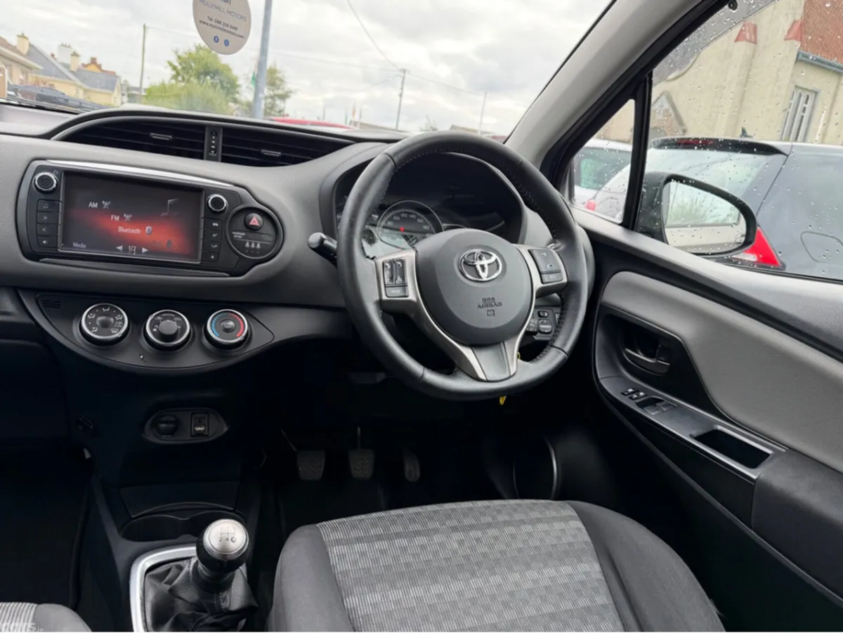 Toyota Yaris Hatchback, Petrol, 2016, Grey