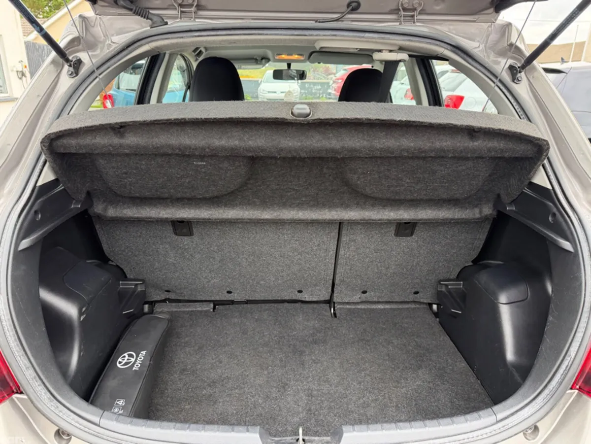 Toyota Yaris Hatchback, Petrol, 2016, Grey