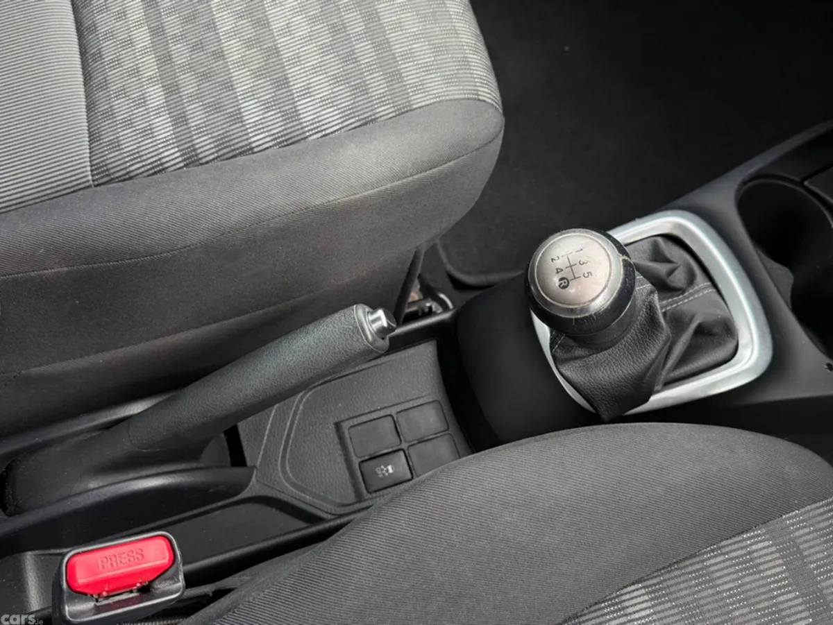 Toyota Yaris Hatchback, Petrol, 2016, Grey