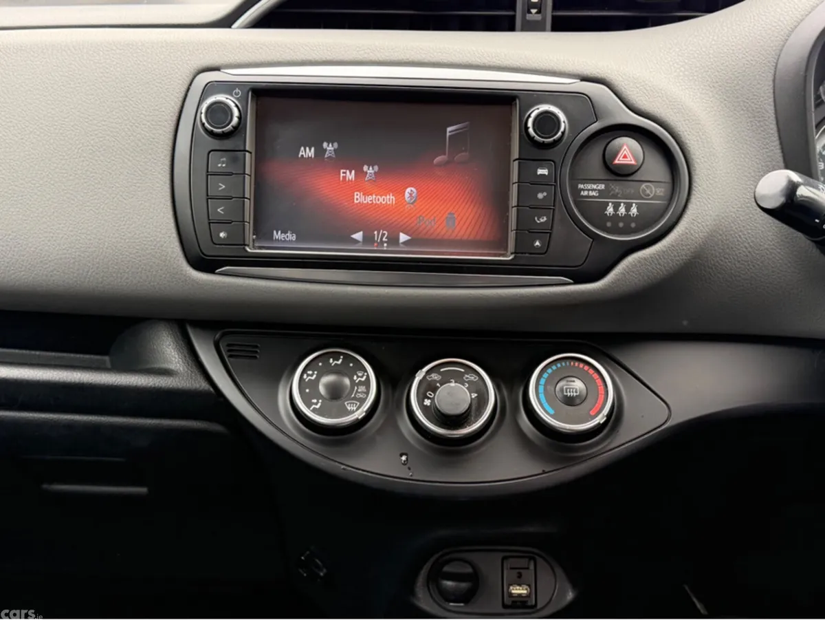 Toyota Yaris Hatchback, Petrol, 2016, Grey
