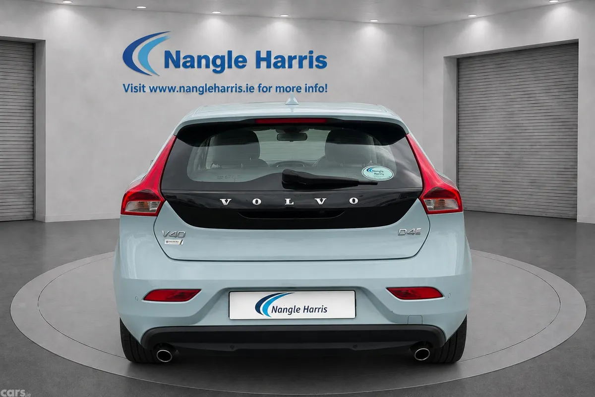 Volvo V40 Hatchback, Diesel, 2017, Blue