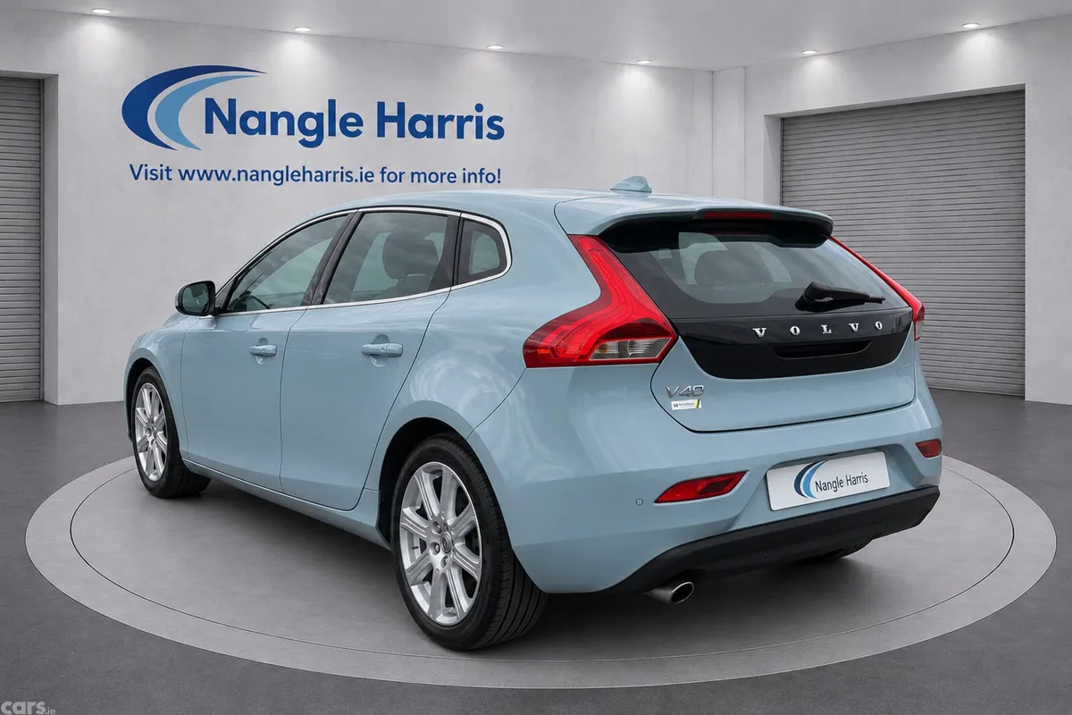 Volvo V40 Hatchback, Diesel, 2017, Blue
