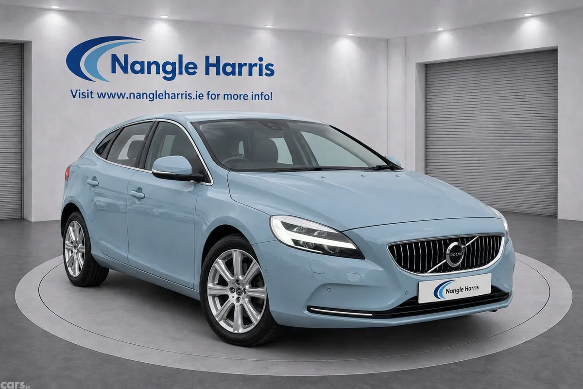 Volvo V40 Hatchback, Diesel, 2017, Blue