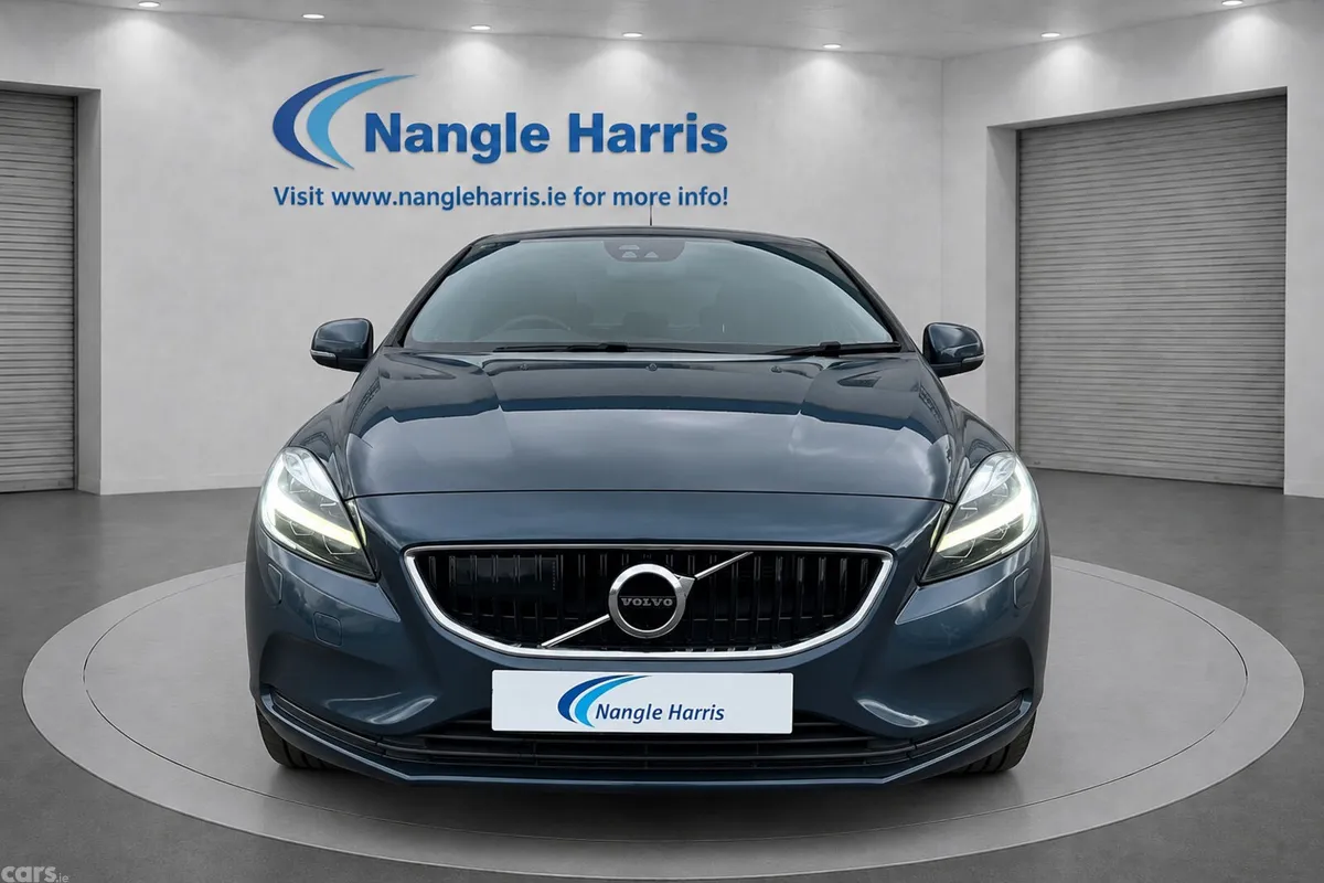 Volvo V40 Hatchback, Diesel, 2019, Blue