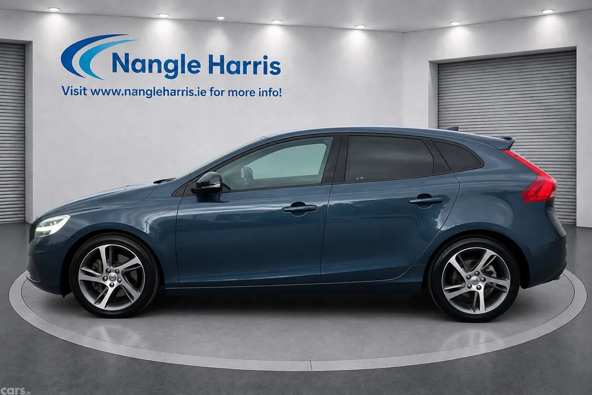 Volvo V40 Hatchback, Diesel, 2019, Blue