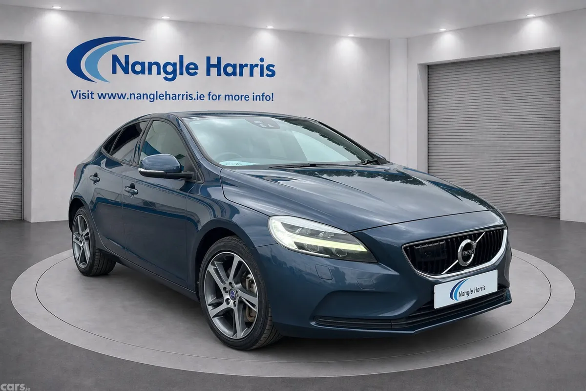 Volvo V40 Hatchback, Diesel, 2019, Blue