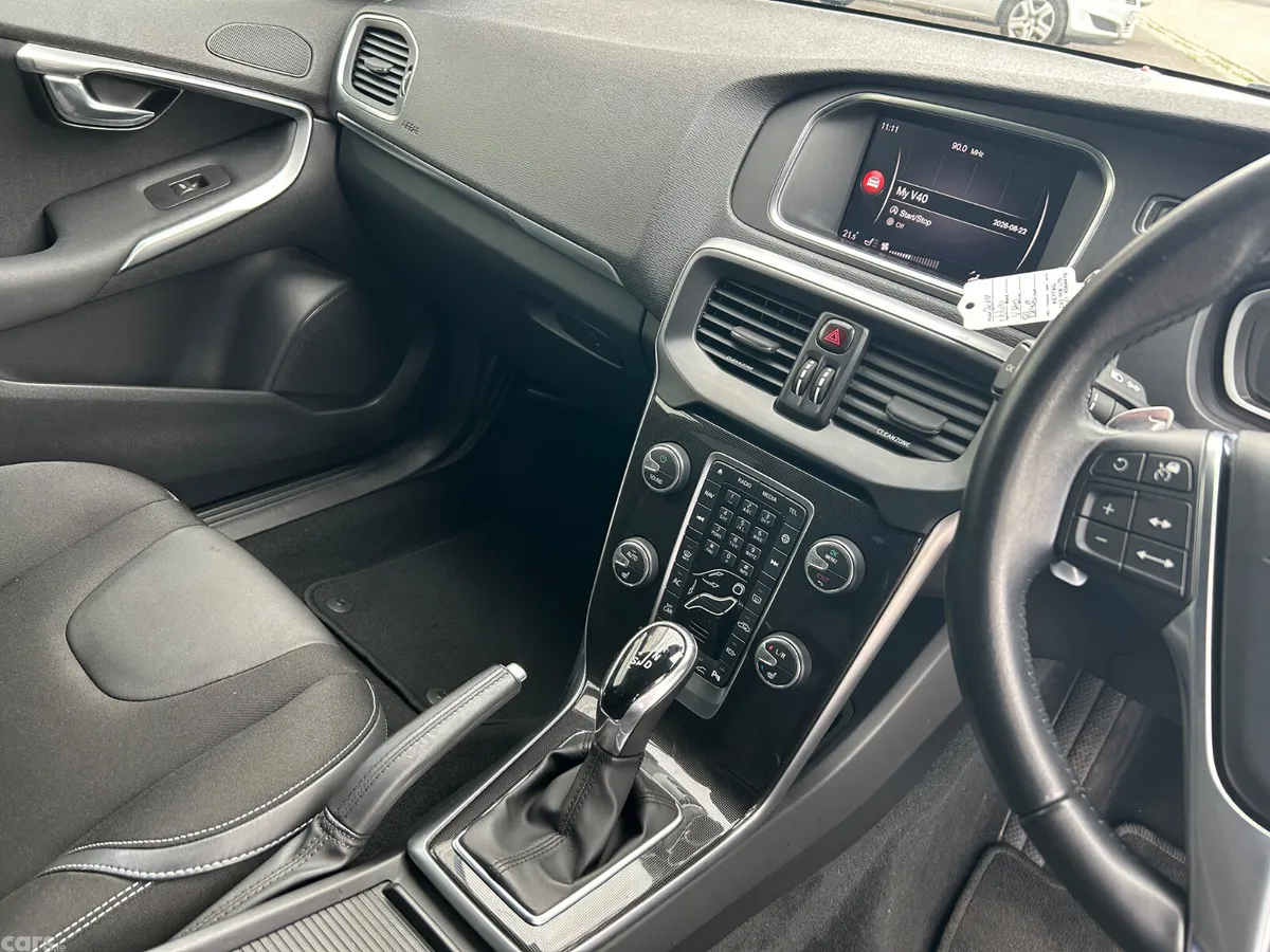 Volvo V40 Hatchback, Diesel, 2019, Blue