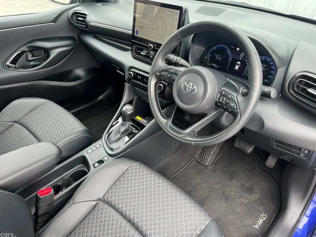 Toyota Yaris Hatchback, Petrol Hybrid, 2024, Blue