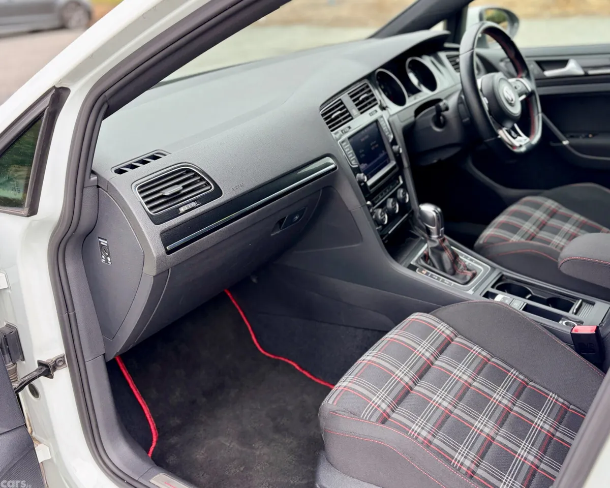 Volkswagen Golf Hatchback, Petrol, 2013, White