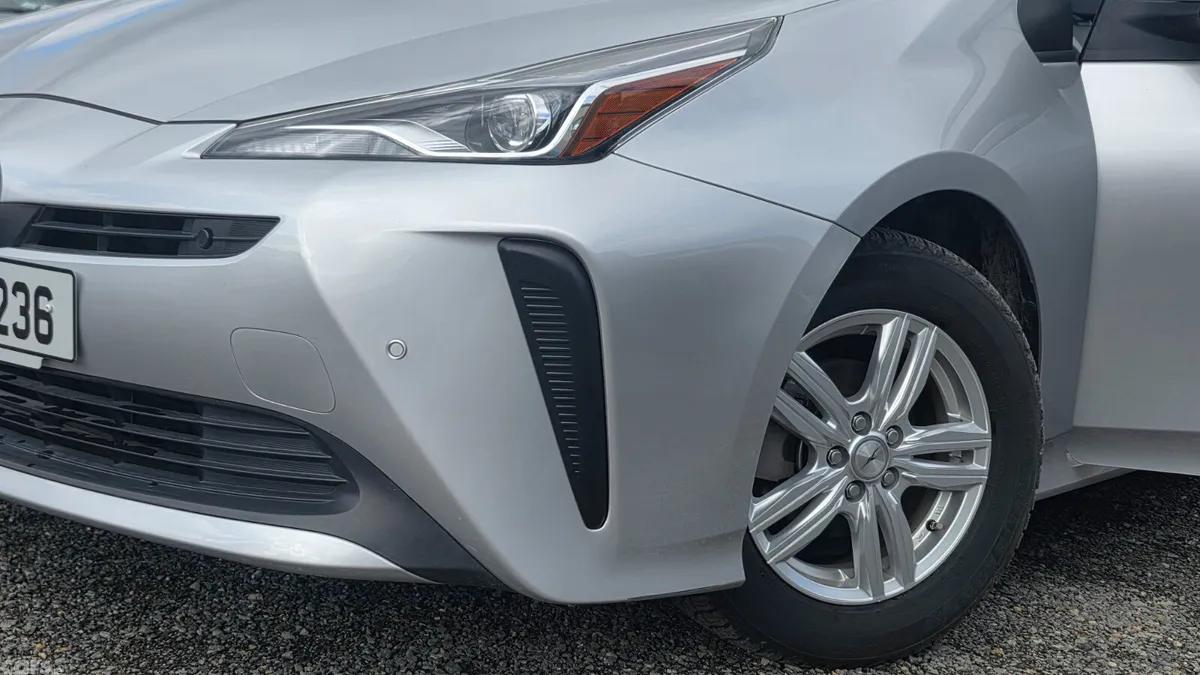 Toyota Prius Hatchback, Petrol Hybrid, 2021, Silver