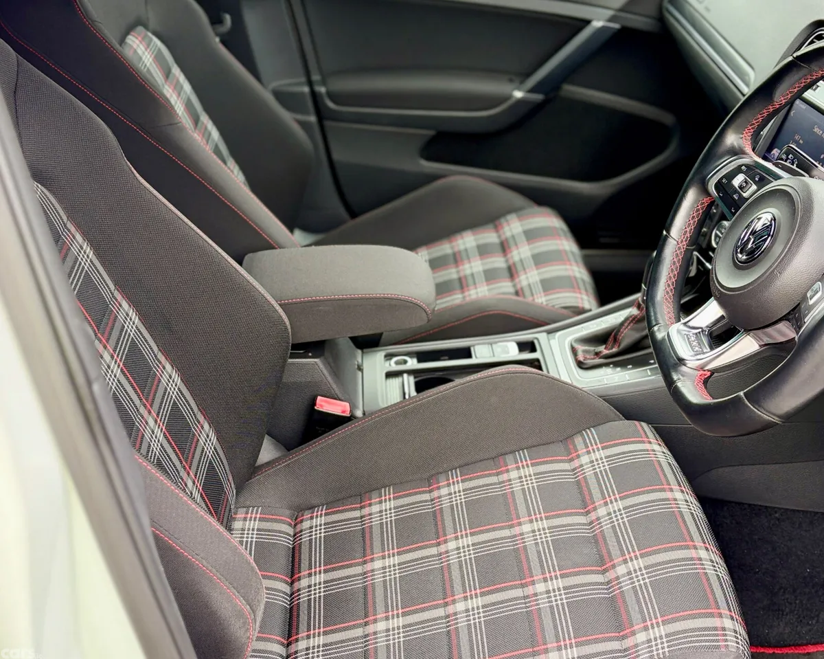 Volkswagen Golf Hatchback, Petrol, 2013, White