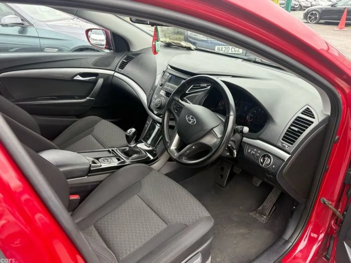 Hyundai i40 Saloon, Diesel, 2017, Red