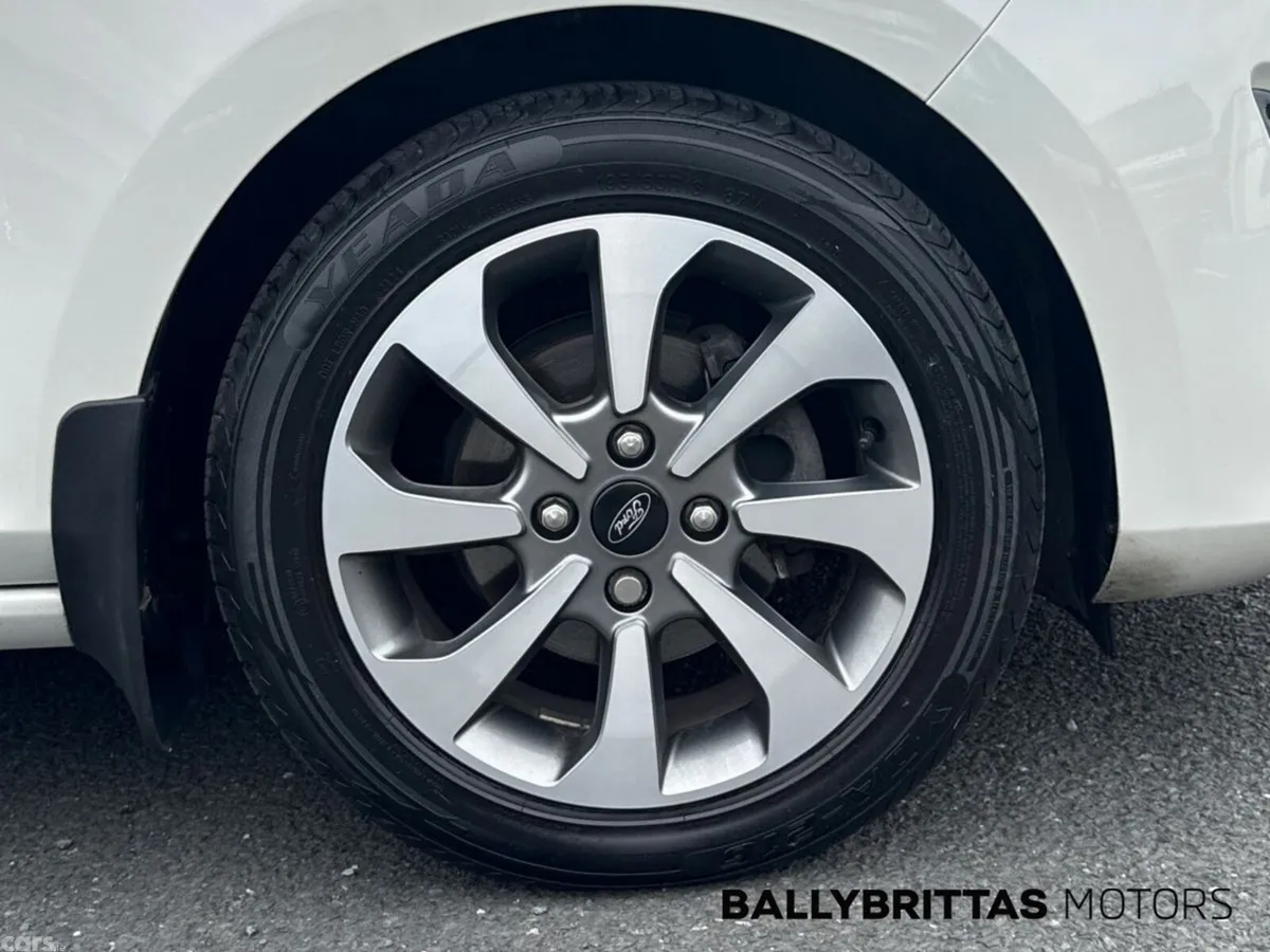 Ford Fiesta Hatchback, Petrol, 2021, White